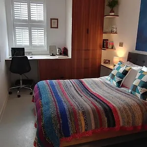 Pensión Comfortable With Ensuite, Londres