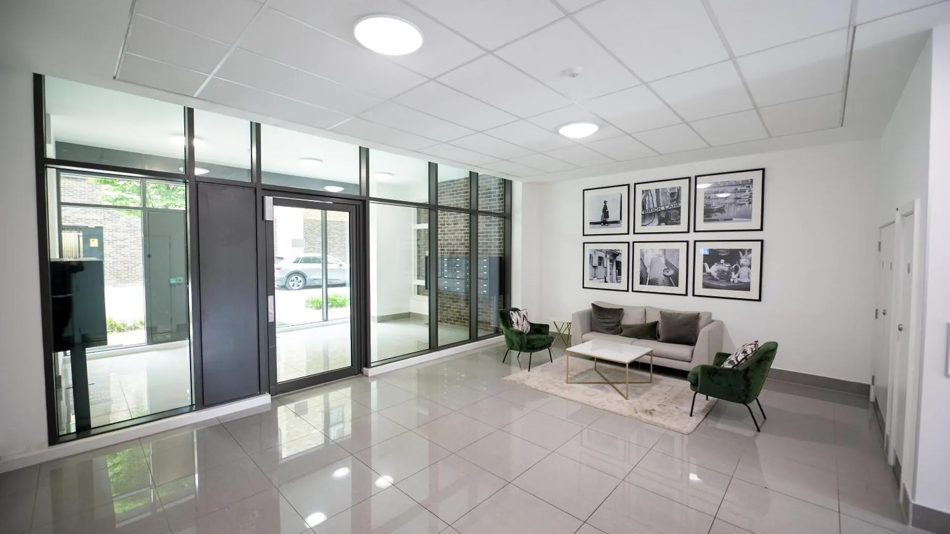 Stylish 1-Bed Near Canary Wharf Лондон Апартаменты